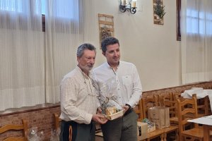 ep recogiendo premio